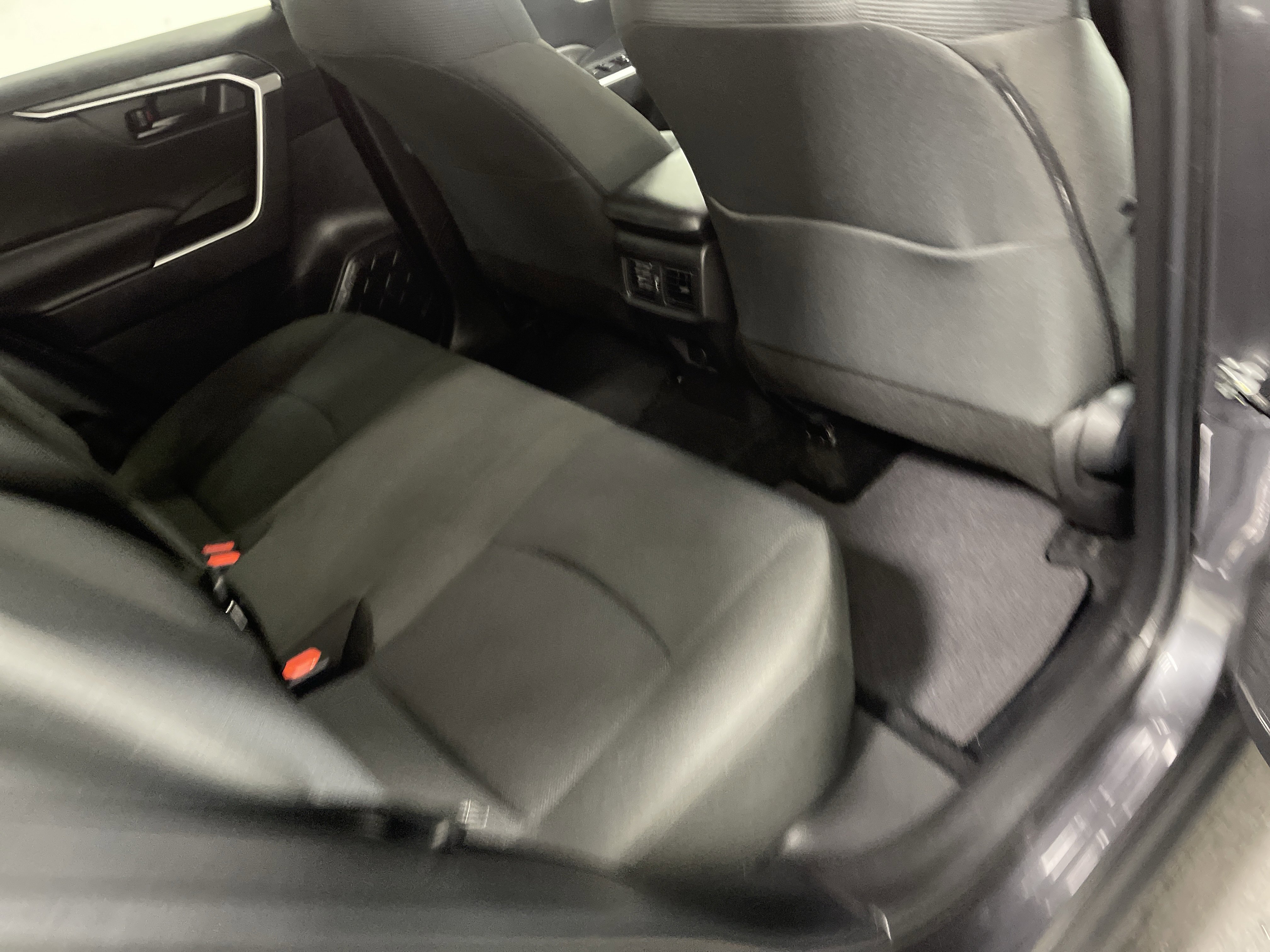 Used 2022 Toyota RAV4 LE image 22