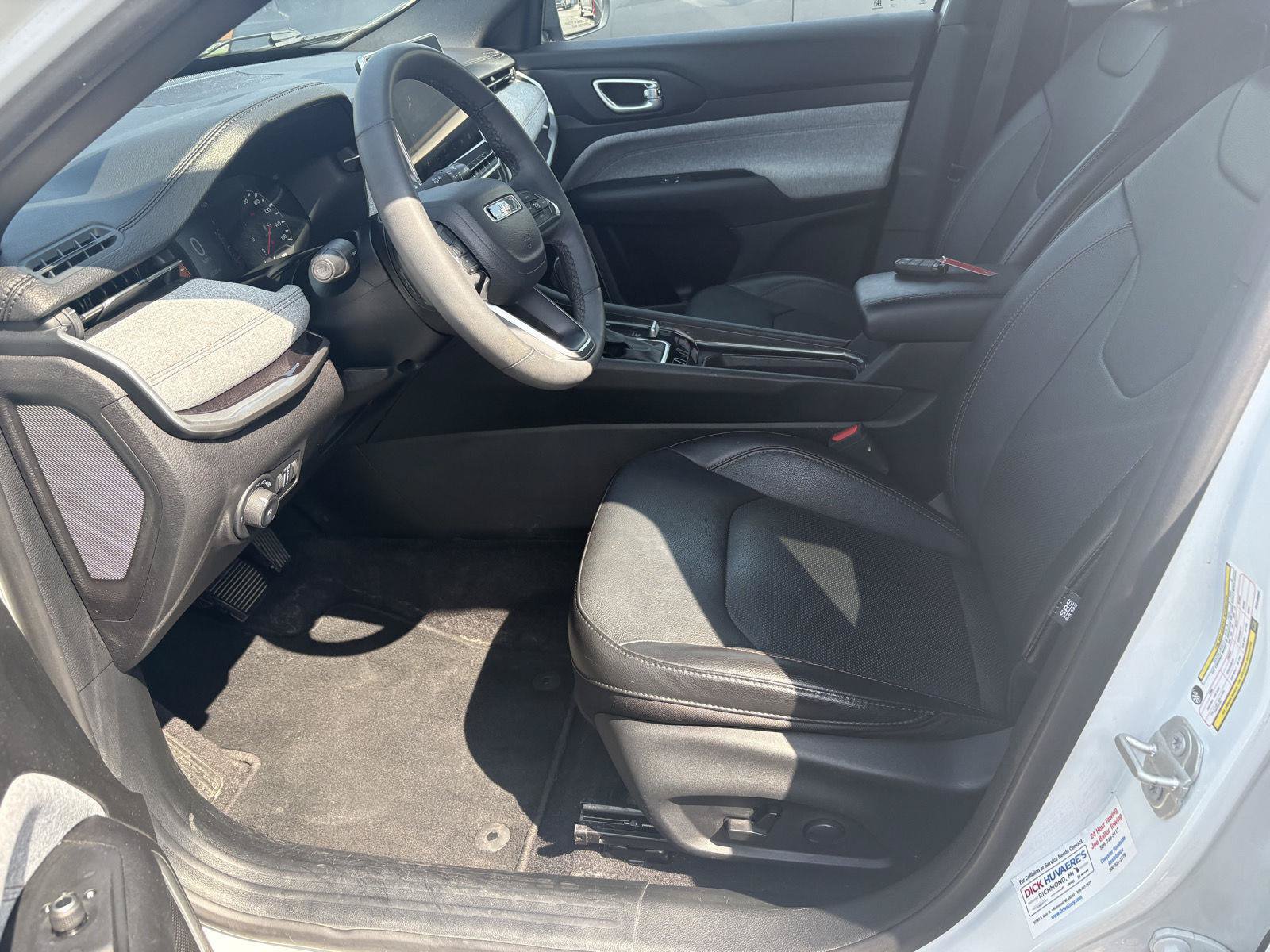 Used 2023 Jeep Compass Latitude AWD/4WD image 4