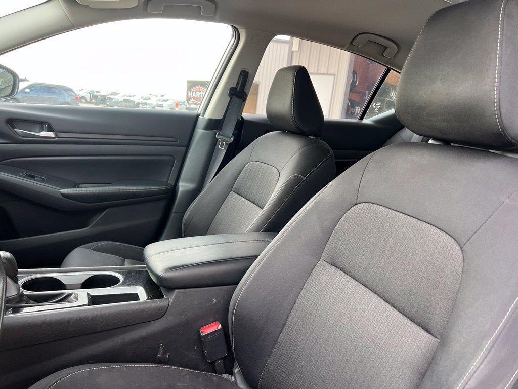 Used 2024 Nissan Altima 2.5 SV FWD image 13