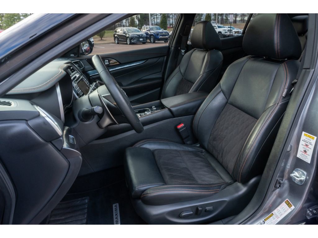 Used 2023 Nissan Maxima SR w/ Sport Mat Group image 11