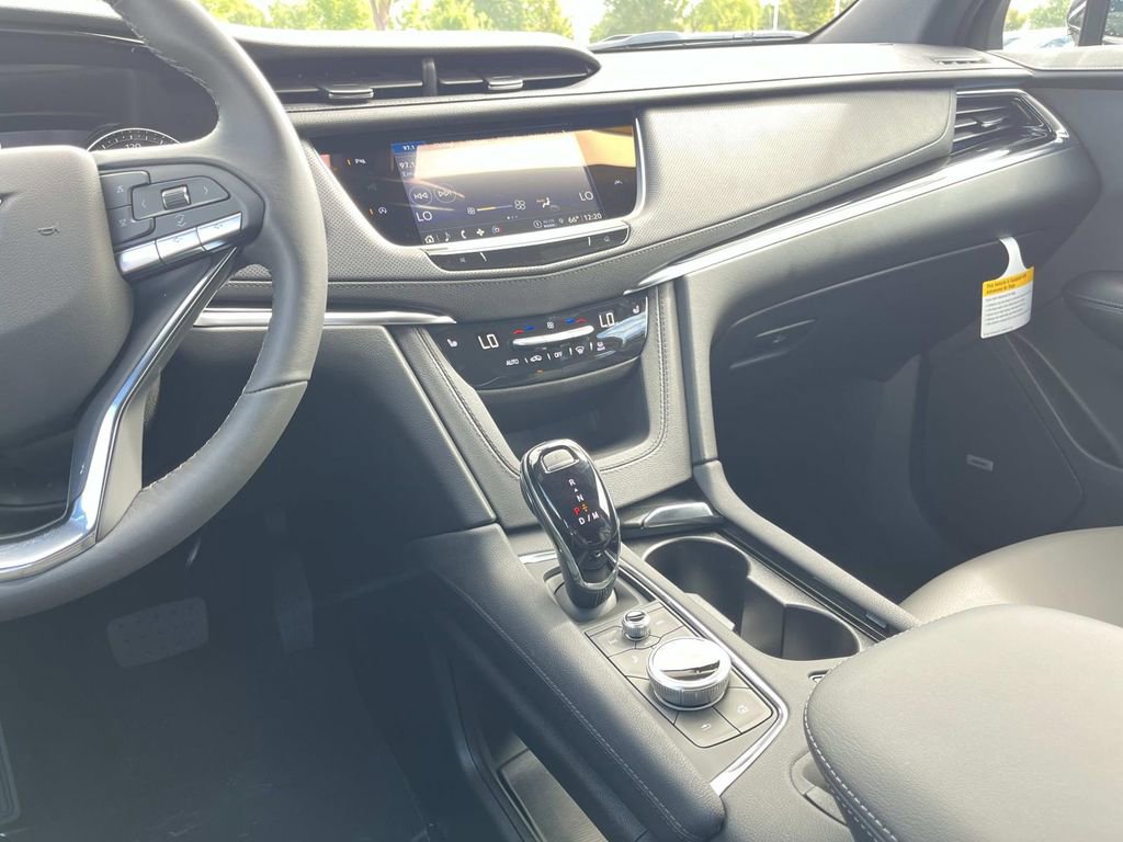 New 2025 Cadillac XT6 Luxury image 15