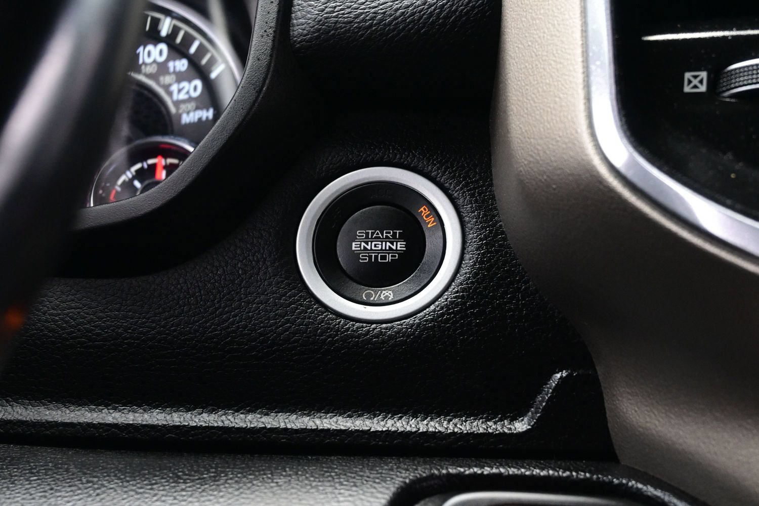 Used 2020 RAM 1500 Laramie AWD/4WD image 25