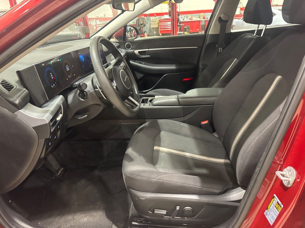 Used 2025 Hyundai Sonata SEL FWD image 39