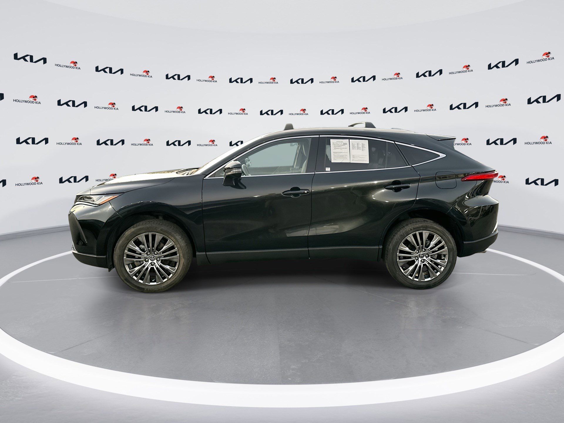 Used 2024 Toyota Venza XLE image 5