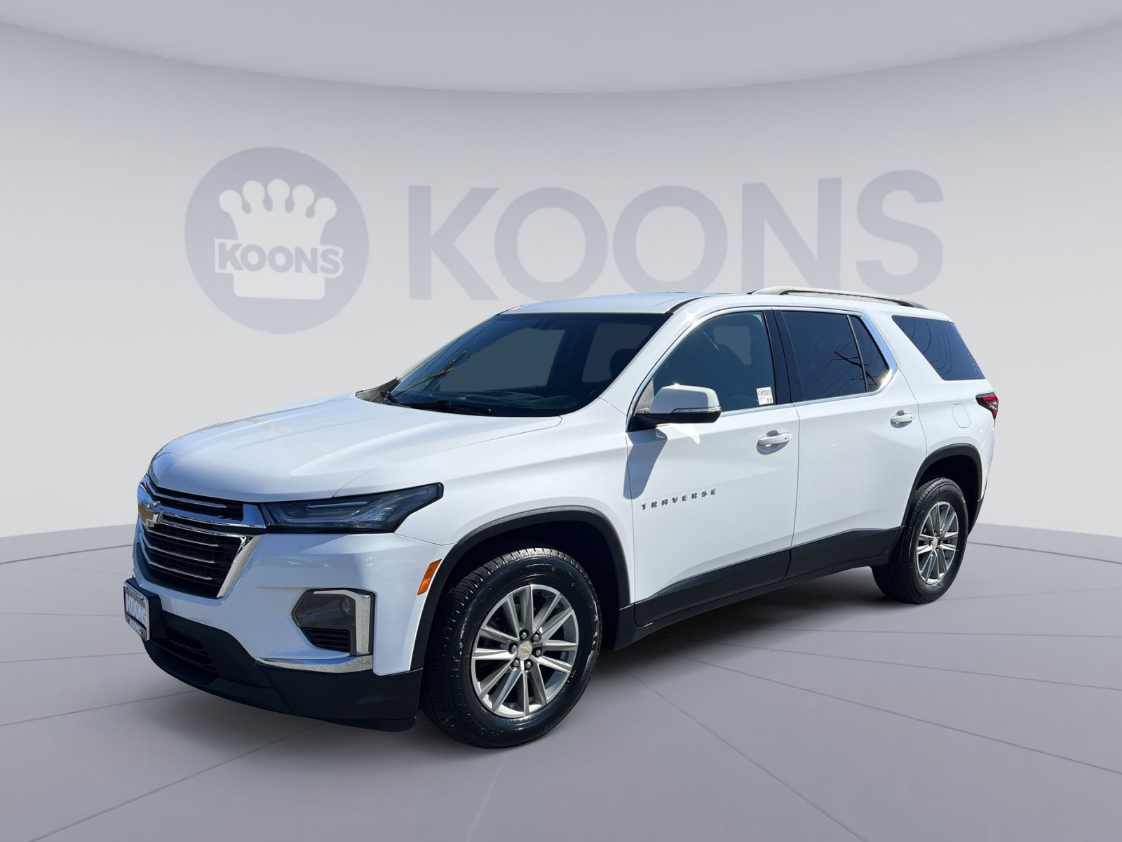 Used 2023 Chevrolet Traverse LT image 1