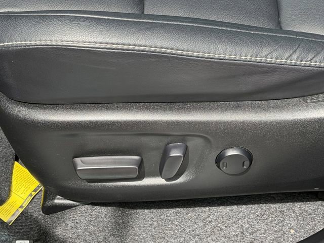 Used 2015 Toyota RAV4 Limited w/ Technology Package FWD image 17