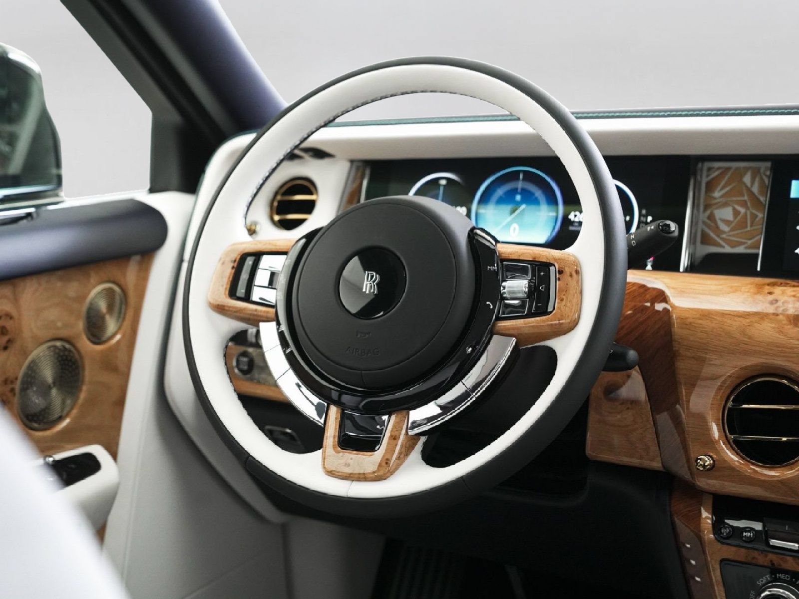New 2026 Rolls-Royce Phantom Sedan RWD image 25