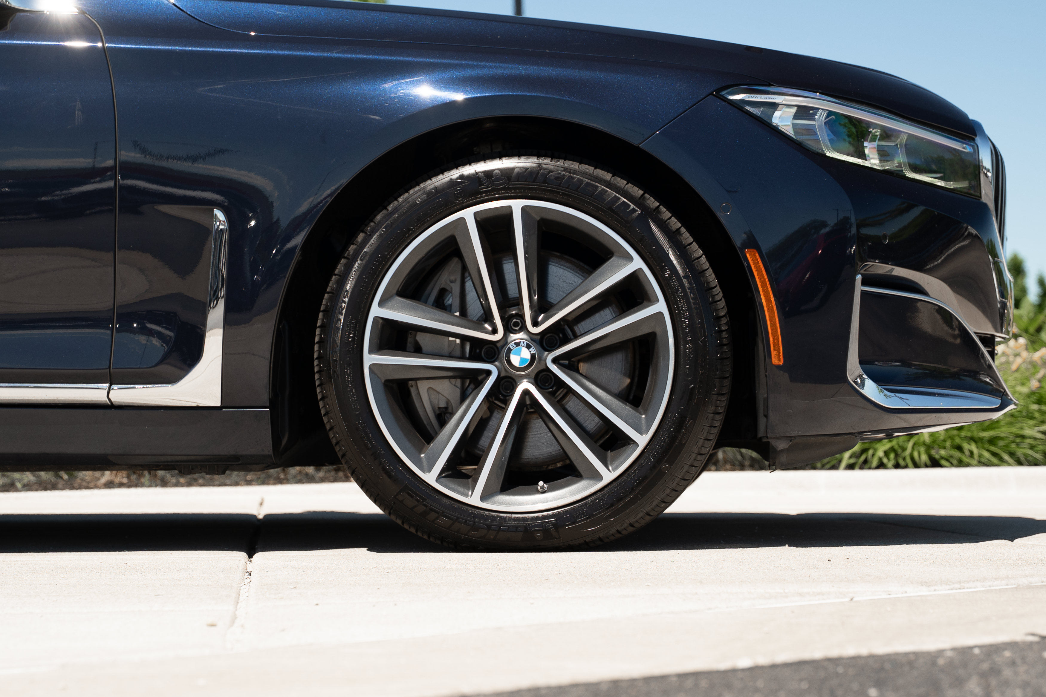 Used 2020 BMW 750i xDrive w/ Autobahn Package AWD/4WD image 35