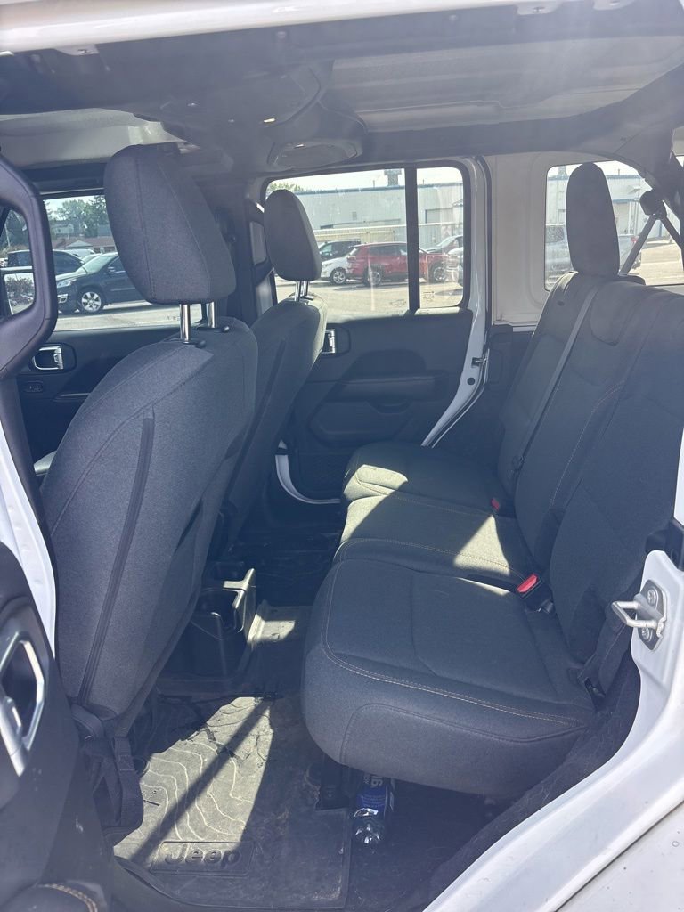 Used 2024 Jeep Wrangler Unlimited Sahara AWD/4WD image 9