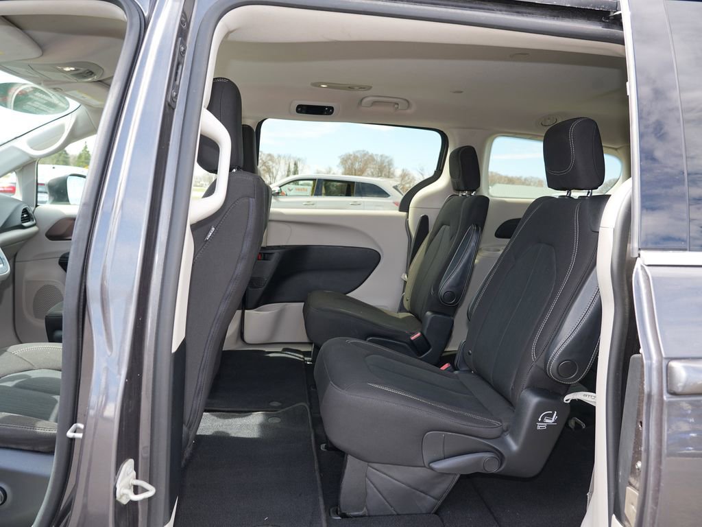 Used 2020 Chrysler Voyager LX FWD image 14