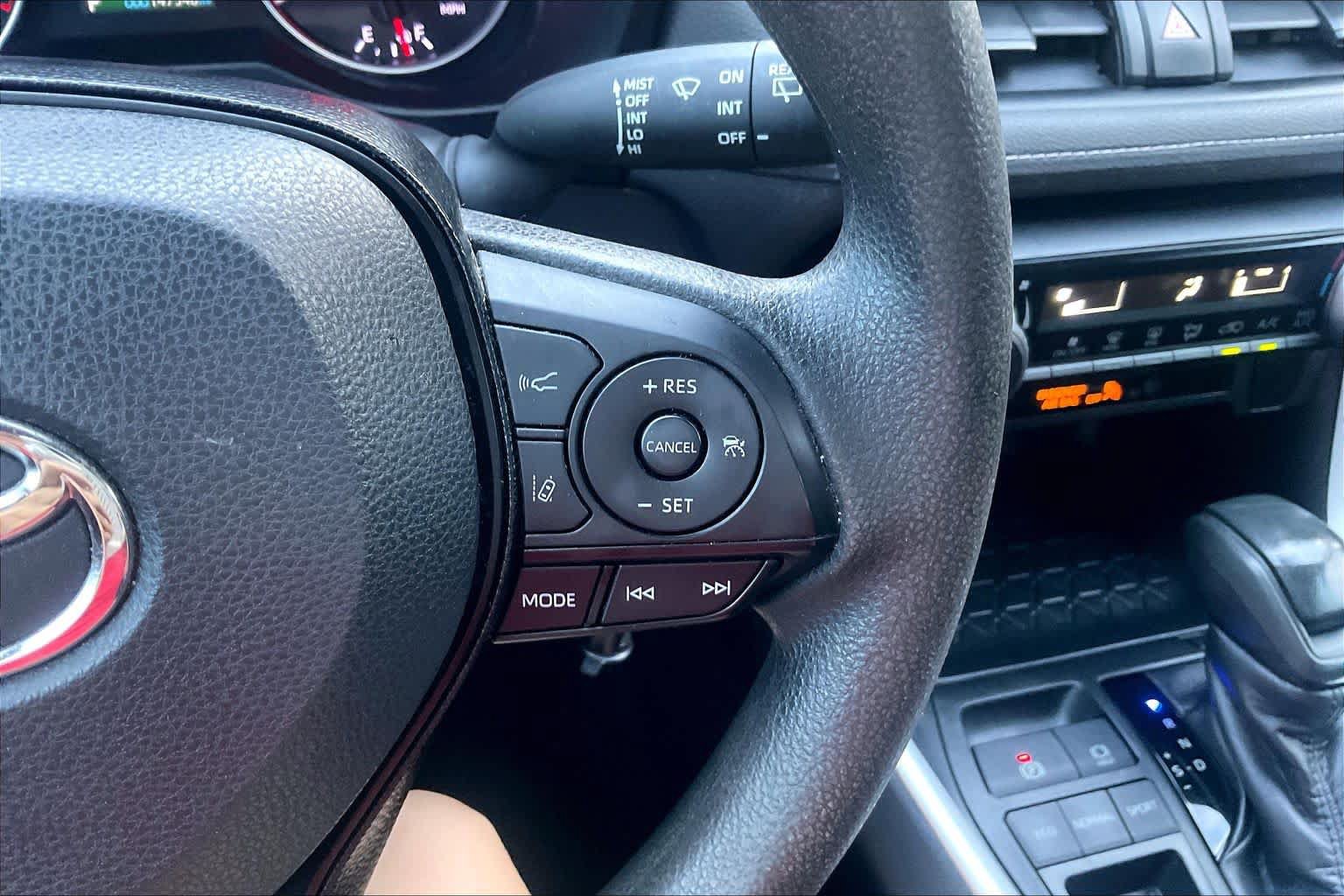 Used 2019 Toyota RAV4 LE FWD image 22