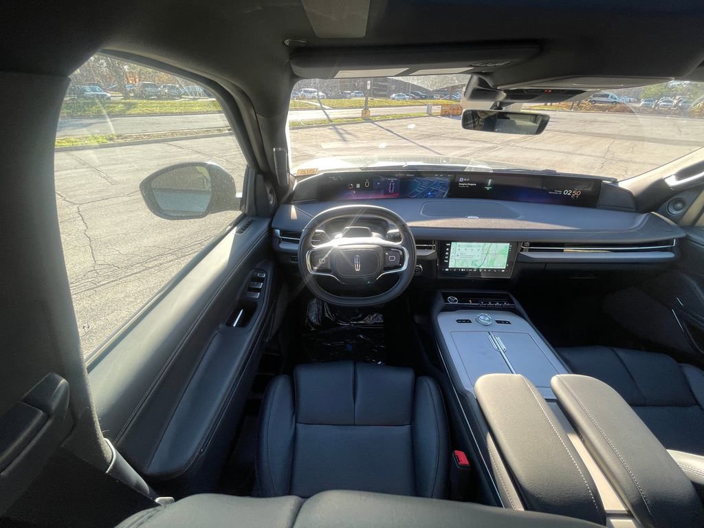 New 2025 Lincoln Navigator Reserve w/ Jet Appearance Package image 18