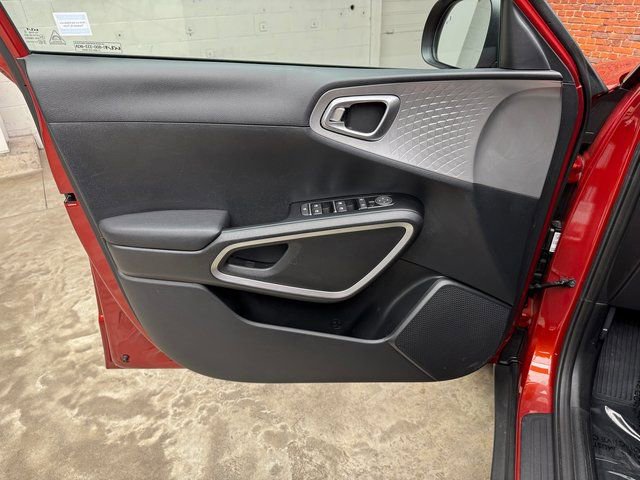 Used 2023 Kia Soul LX w/ LX Technology Package image 10
