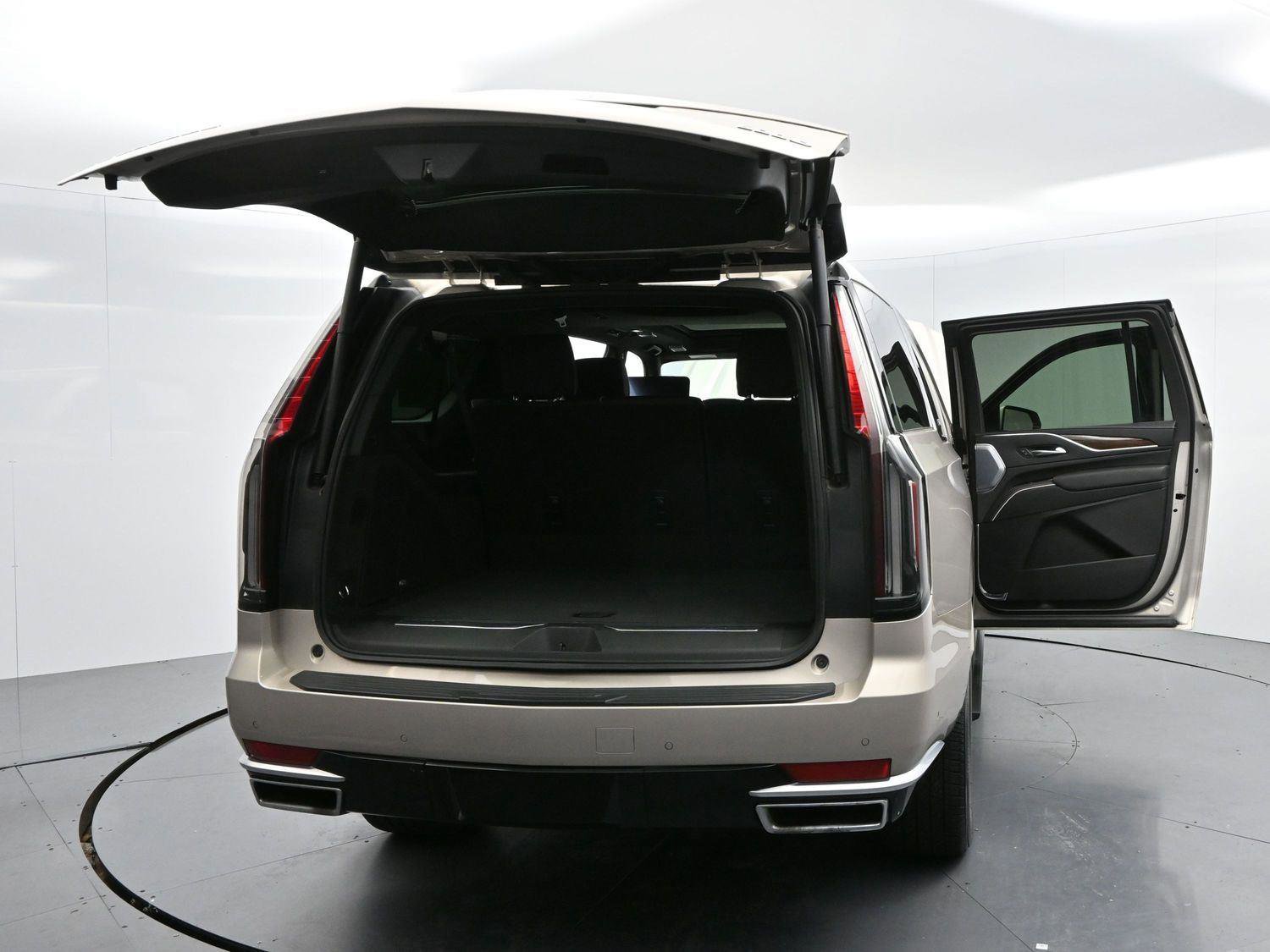 Certified 2024 Cadillac Escalade ESV Premium Luxury Platinum w/ Heavy-Duty Trailer Package image 51