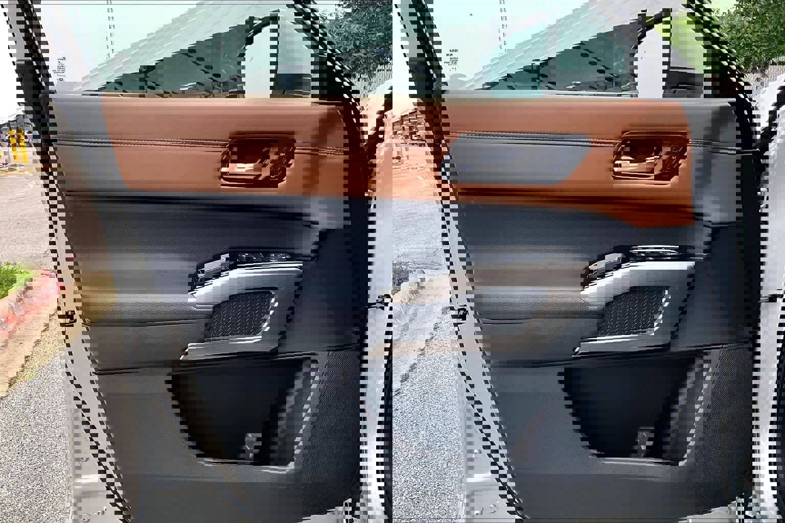 Certified 2025 Nissan Pathfinder Platinum w/ Cargo Package FWD image 22