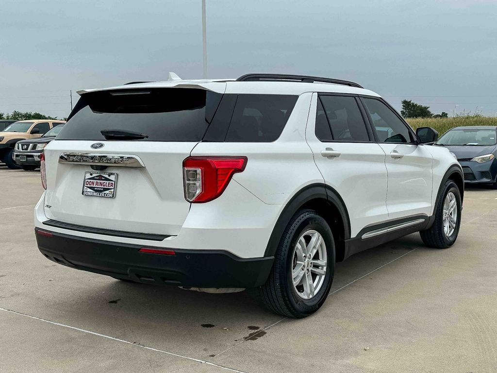 Used 2022 Ford Explorer XLT RWD image 3
