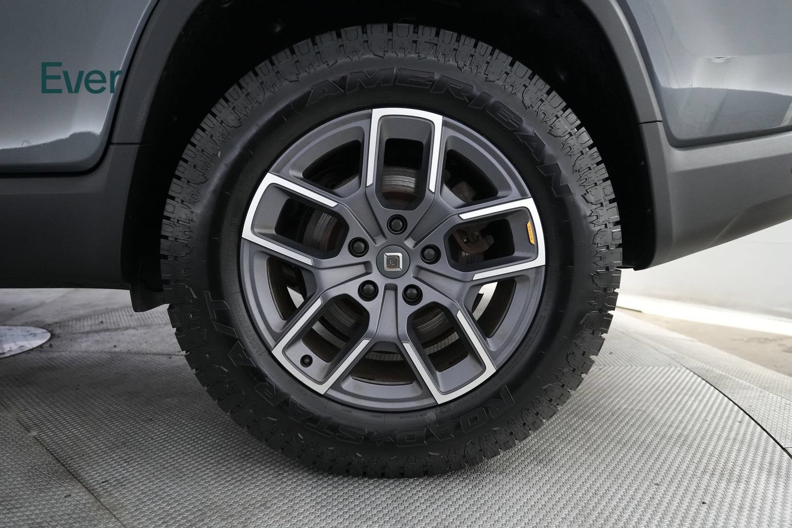 Used 2025 Rivian R1T Adventure Dual AWD/4WD image 9