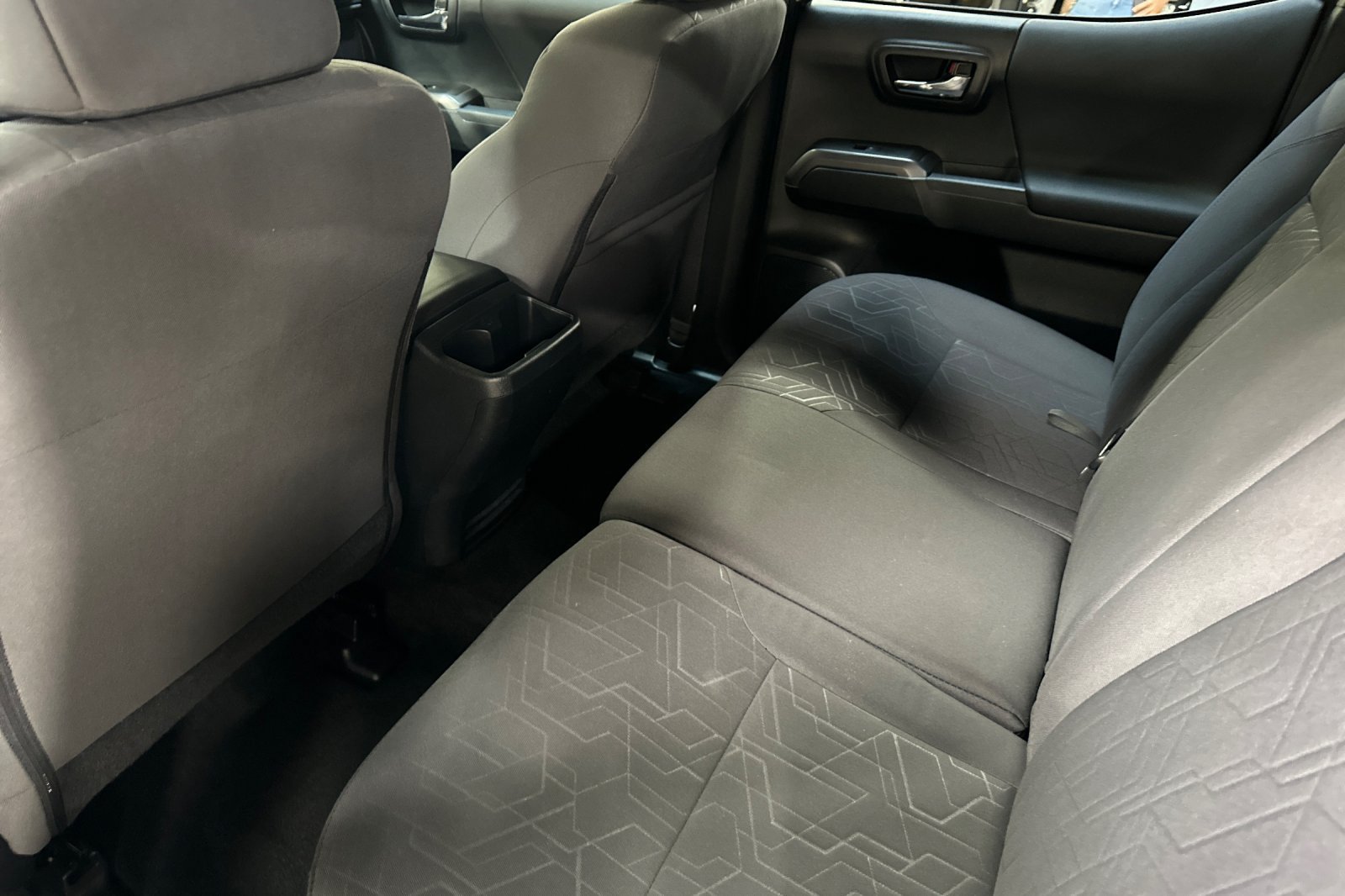 Used 2018 Toyota Tacoma TRD Sport w/ Technology Package RWD image 4