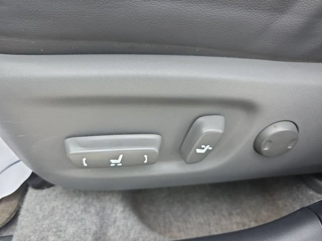 Used 2014 Toyota Prius Four w/ Solar Roof Package FWD image 19