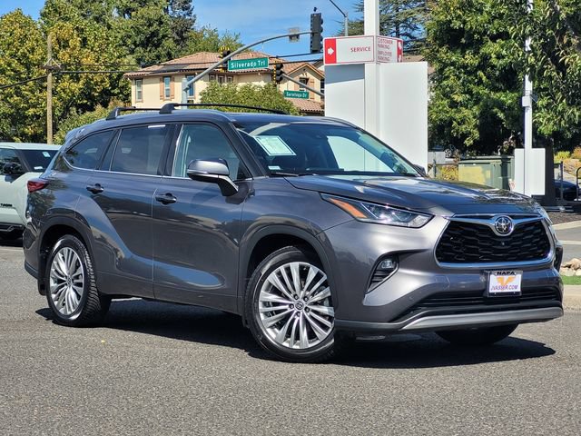 Used 2021 Toyota Highlander Platinum AWD/4WD image 2
