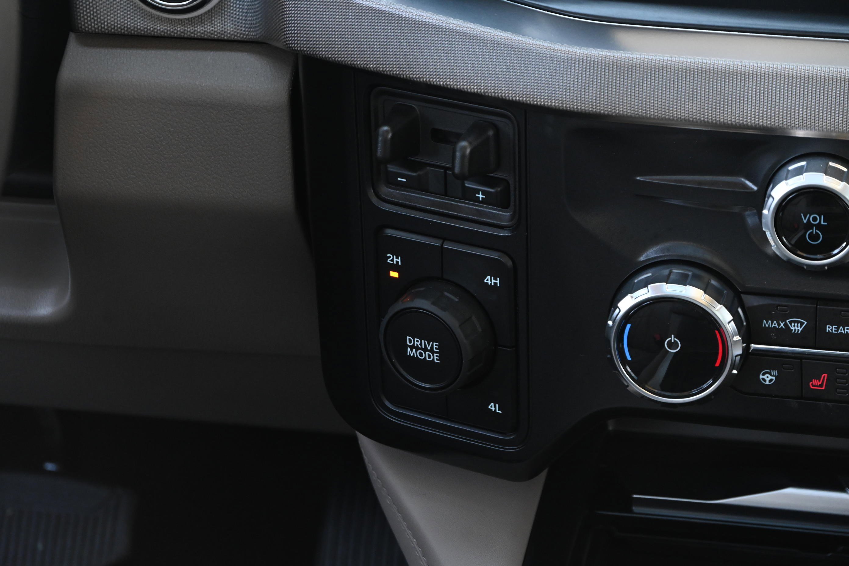 Used 2026 Ford F450 Platinum w/ Platinum Plus Package image 36