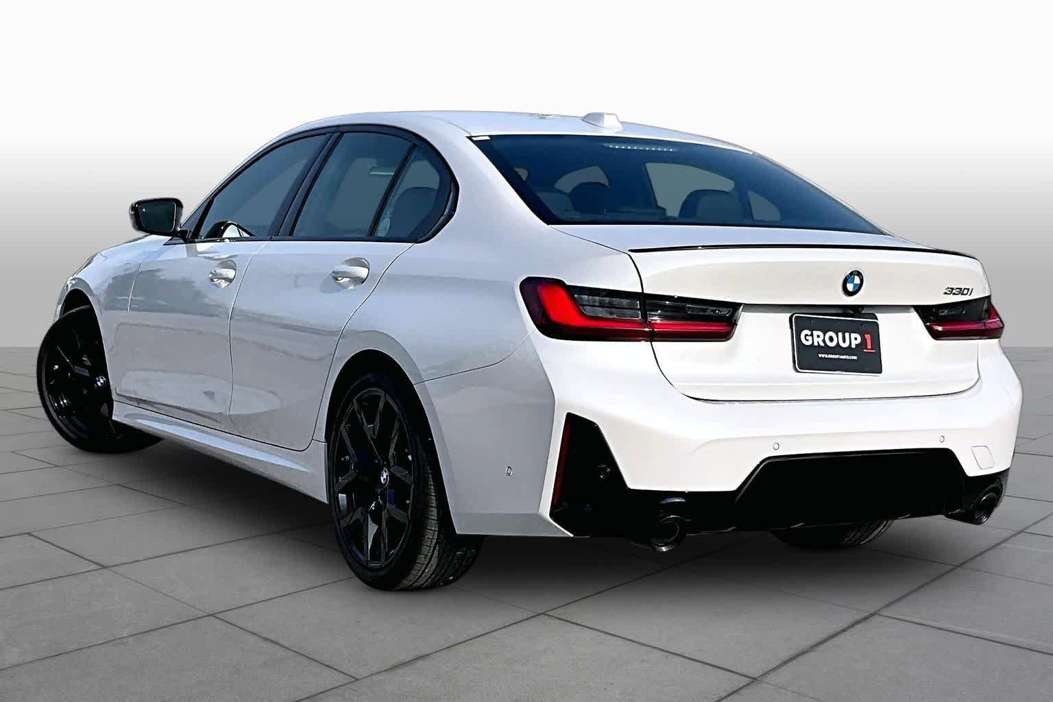 Used 2026 BMW 330i Sedan w/ M Sport Package RWD image 11
