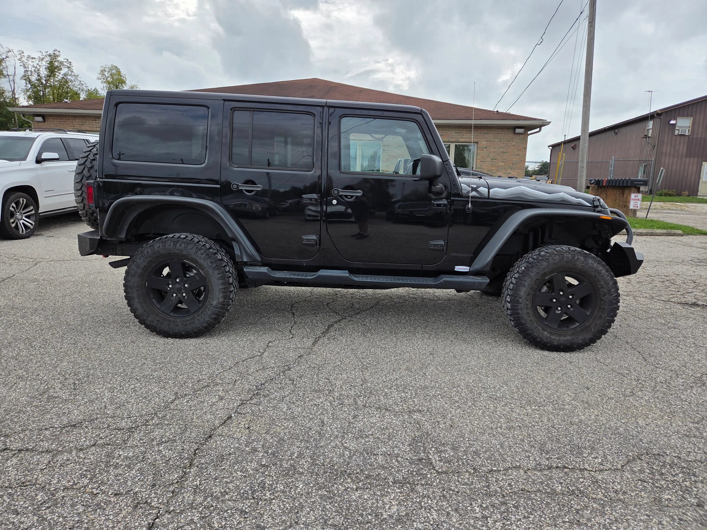 Used 2015 Jeep Wrangler Unlimited Sahara w/ Quick Order Package 24X AWD/4WD image 4
