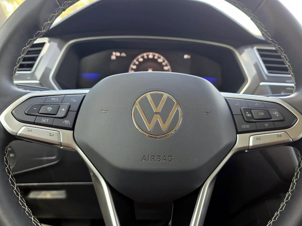 Used 2024 Volkswagen Tiguan SE image 12