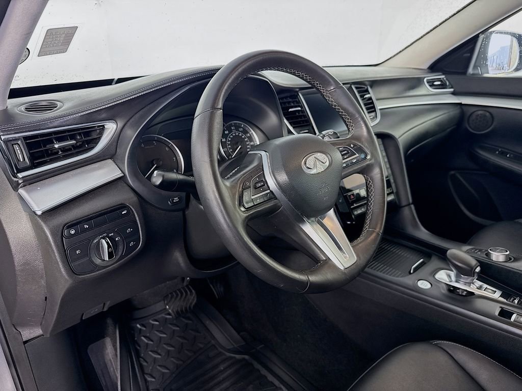 Used 2021 INFINITI QX50 Luxe w/ Accent Package image 9
