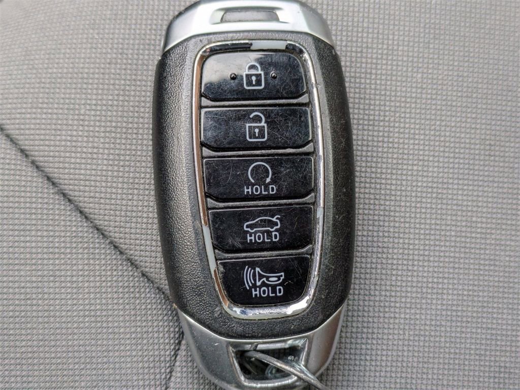 Used 2023 Hyundai Elantra SEL image 27