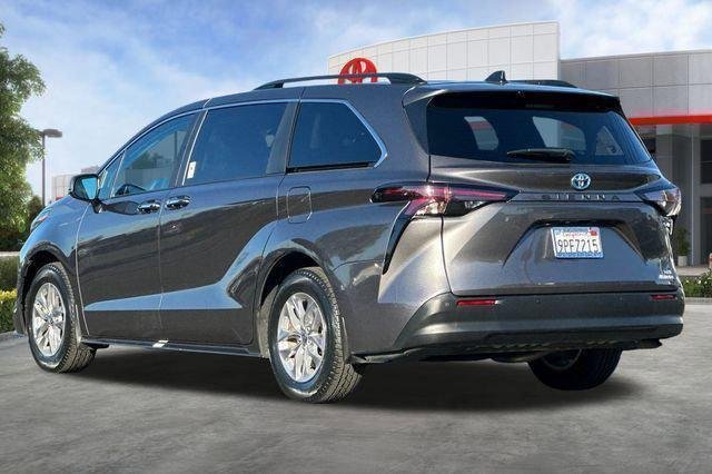 Used 2024 Toyota Sienna XLE w/ XLE Plus Package FWD image 7