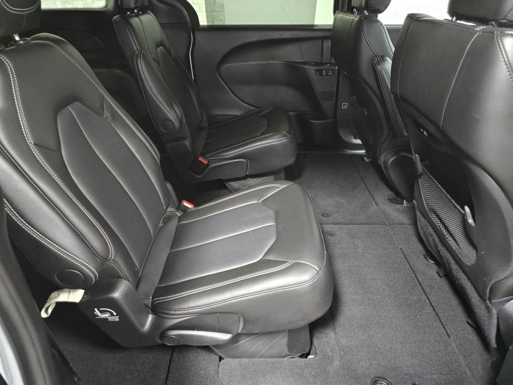 Used 2024 Chrysler Pacifica Touring-L w/ S Appearance Package AWD/4WD image 56