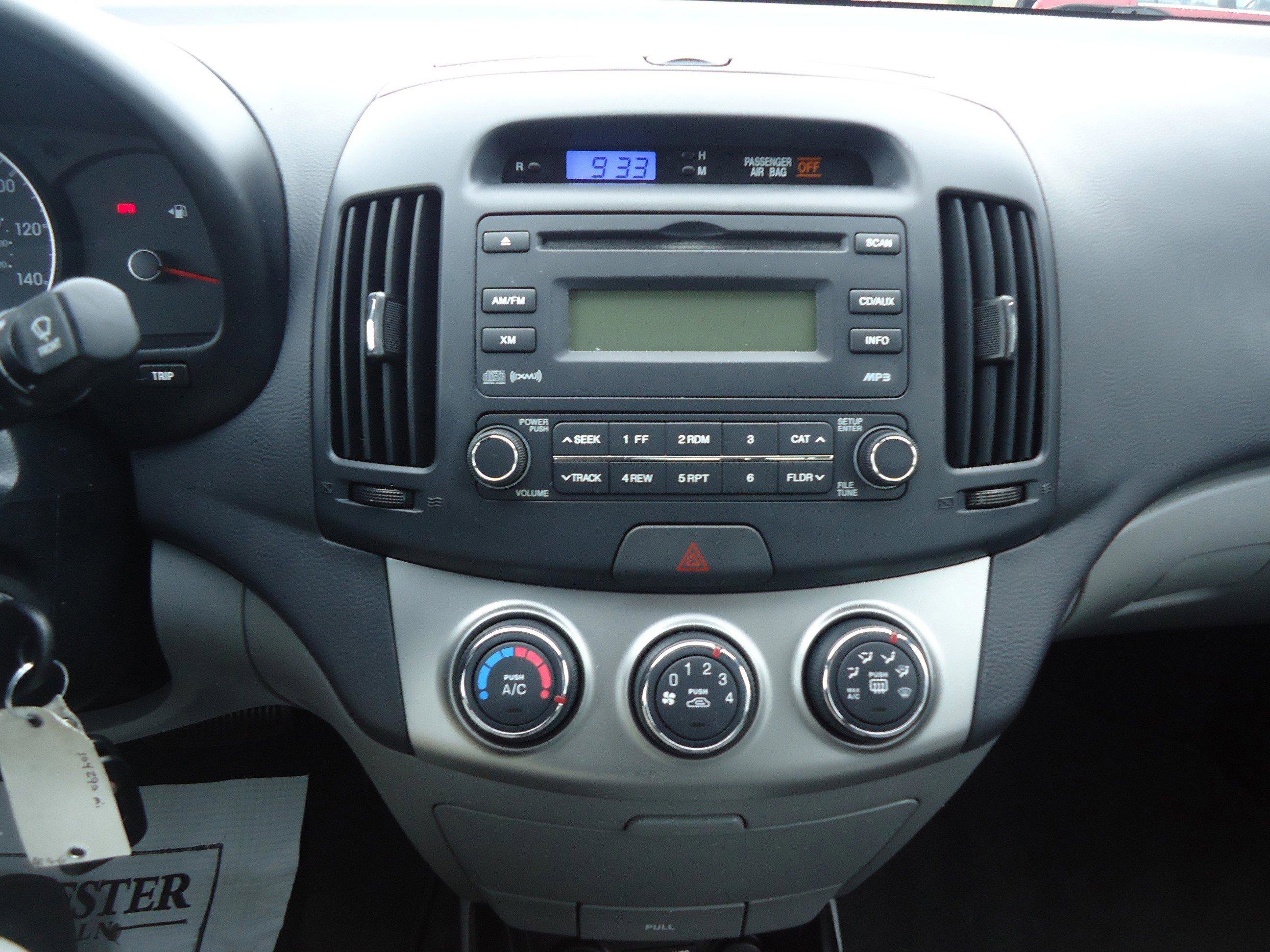 Used 2010 Hyundai Elantra GLS FWD image 14