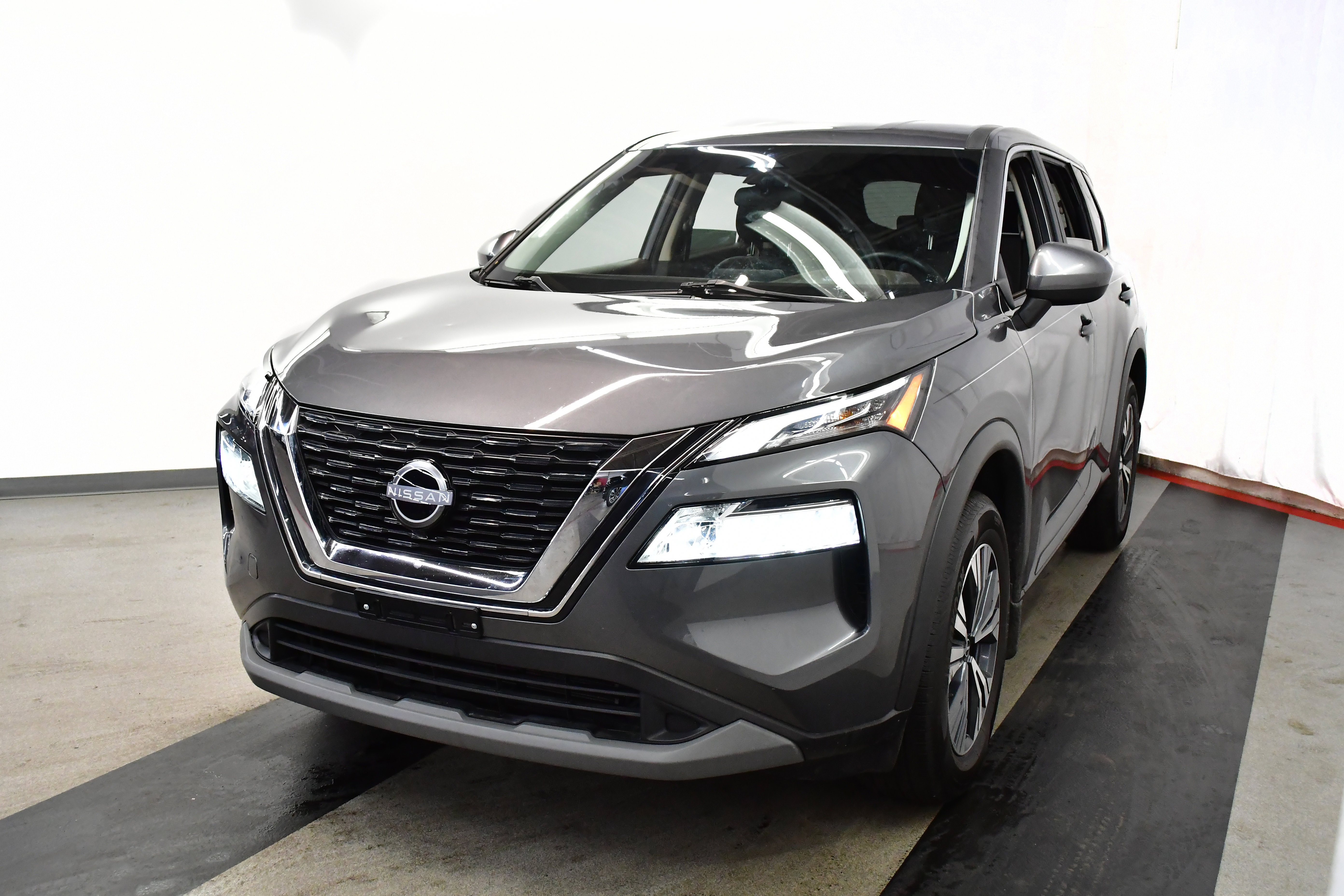Used 2023 Nissan Rogue SV image 6