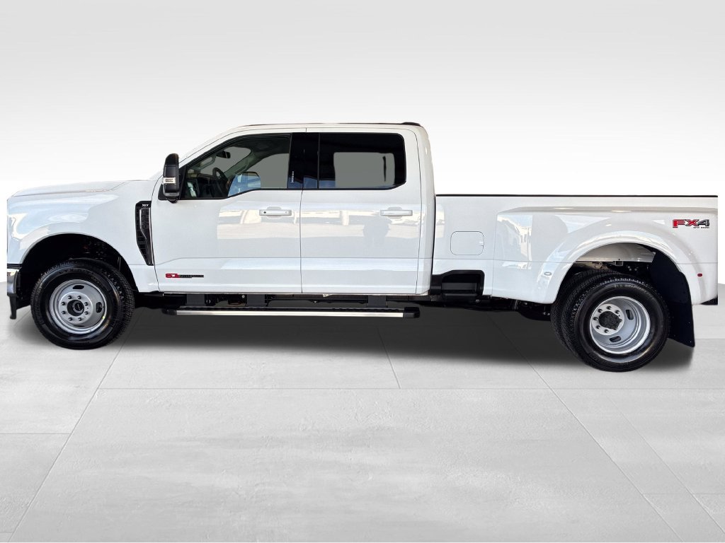 New 2027 Ford F350 XLT w/ XLT Premium Package AWD/4WD image 2