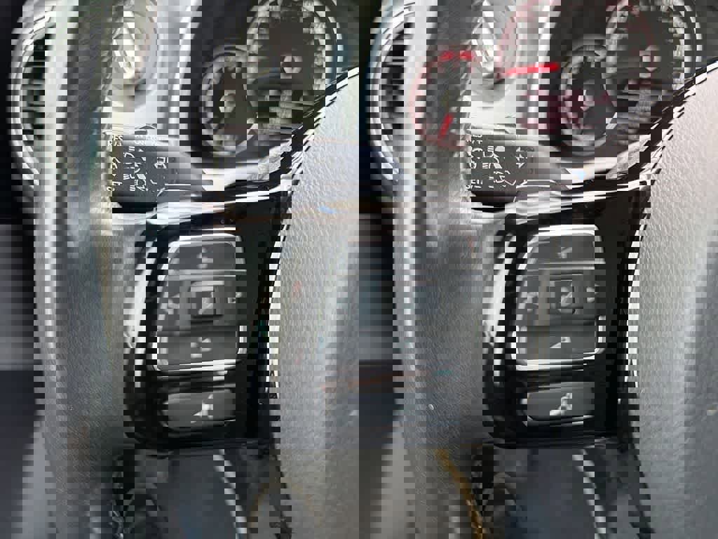 Used 2014 Volkswagen Beetle R-Line image 23