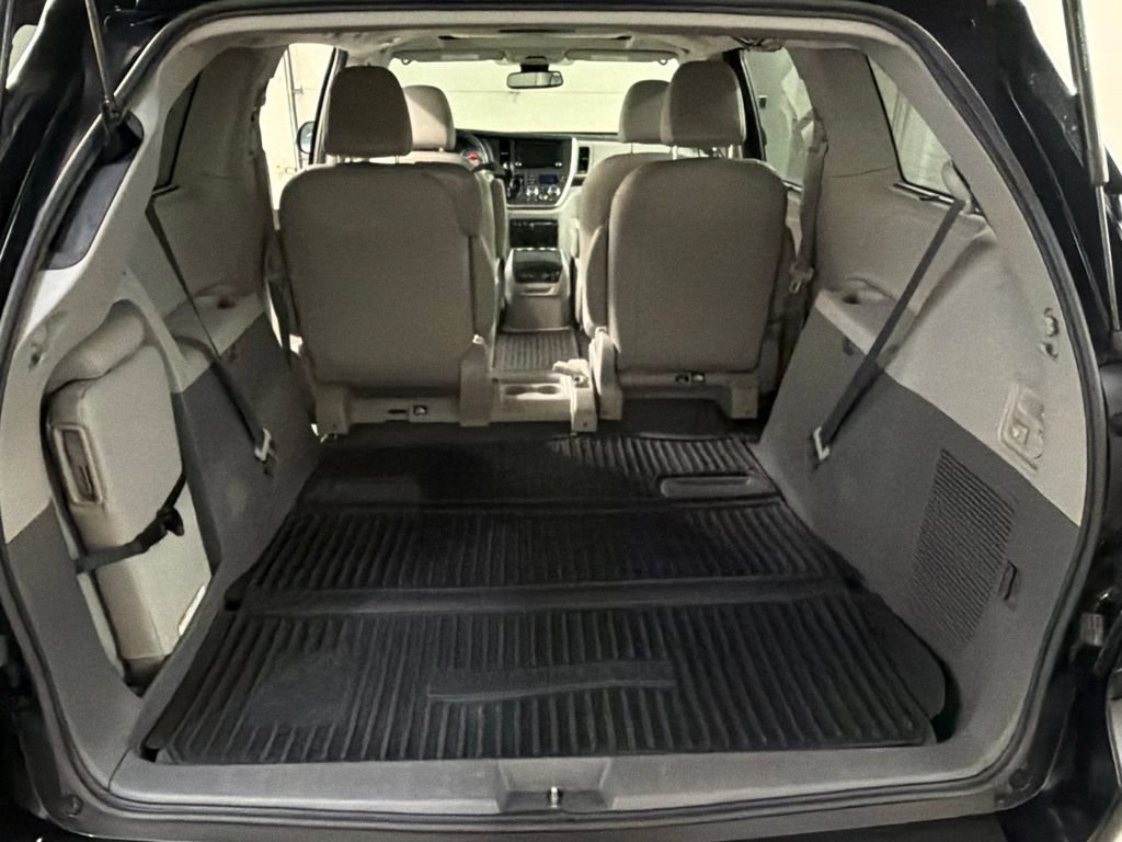 Used 2020 Toyota Sienna XLE Premium FWD image 37