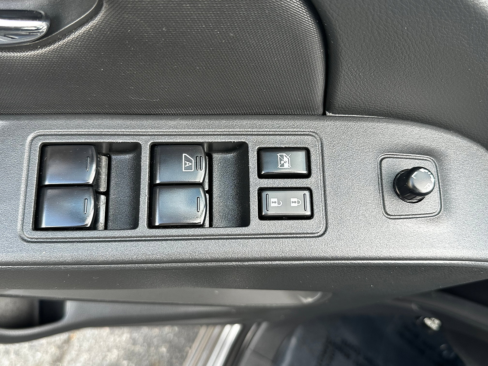 Used 2024 Nissan Frontier SV image 26