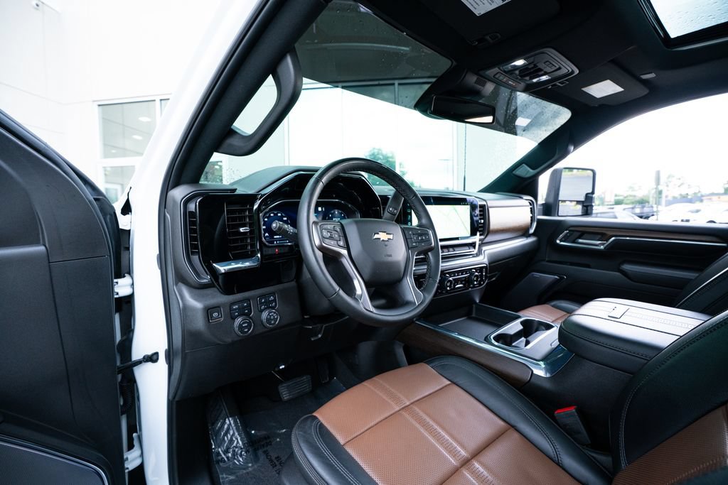 Used 2024 Chevrolet Silverado 3500 High Country AWD/4WD image 31