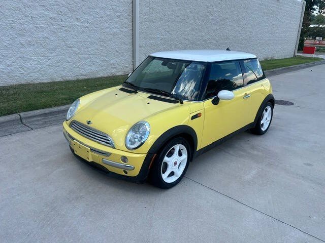 Used 2004 MINI Cooper Hardtop FWD image 2