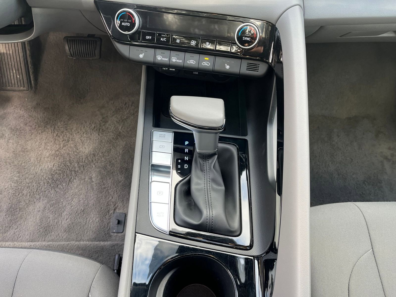 Used 2025 Hyundai Elantra SEL image 42