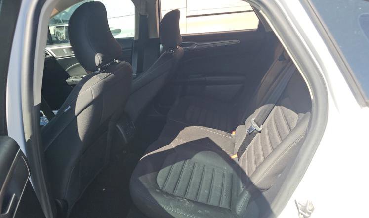 Used 2019 Ford Fusion SE FWD image 10