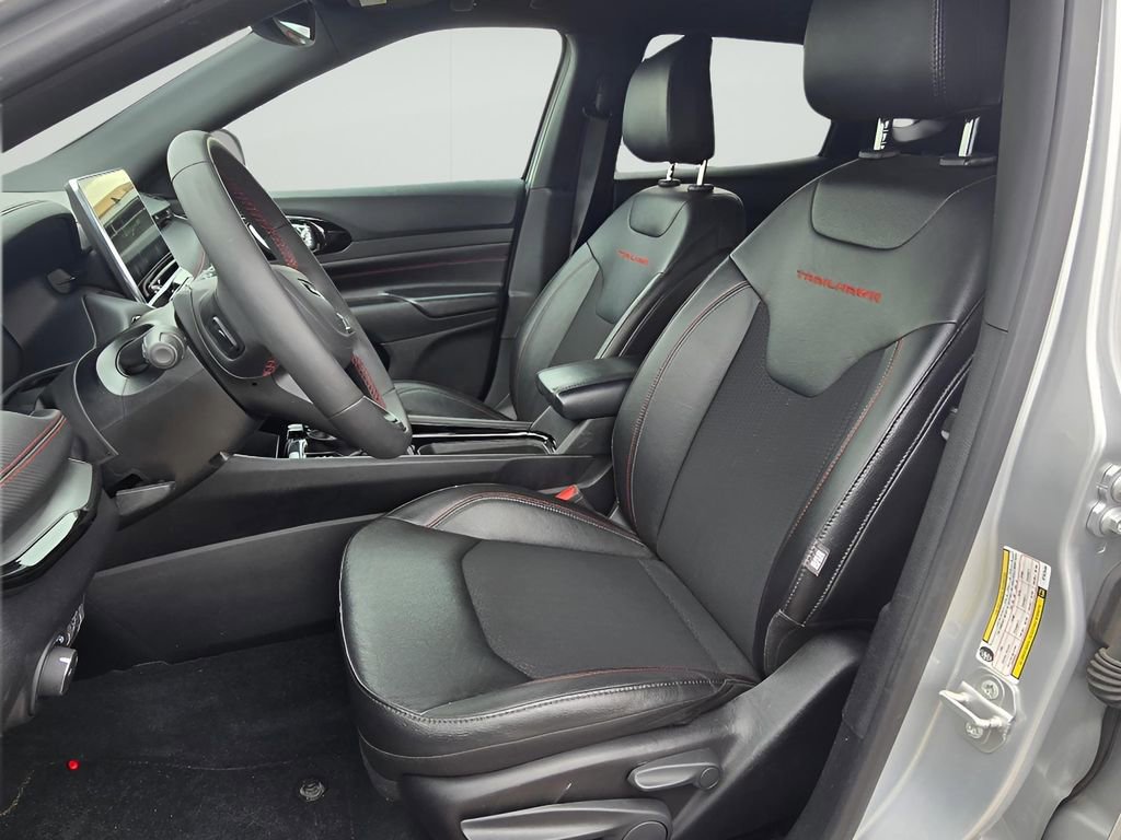 Used 2025 Jeep Compass Trailhawk AWD/4WD image 10