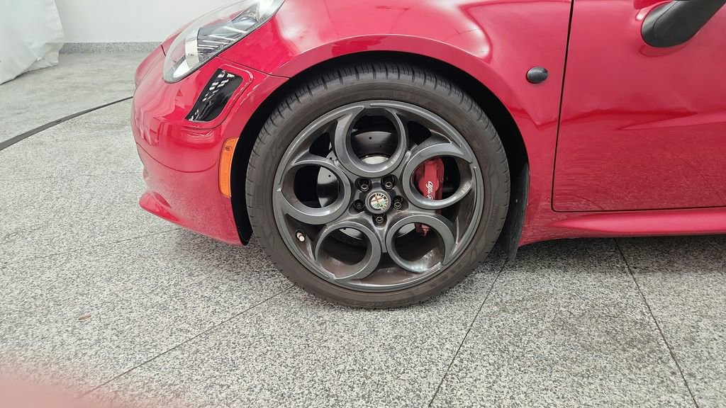 Used 2015 Alfa Romeo 4C Launch Edition w/ Convenience Group RWD image 12