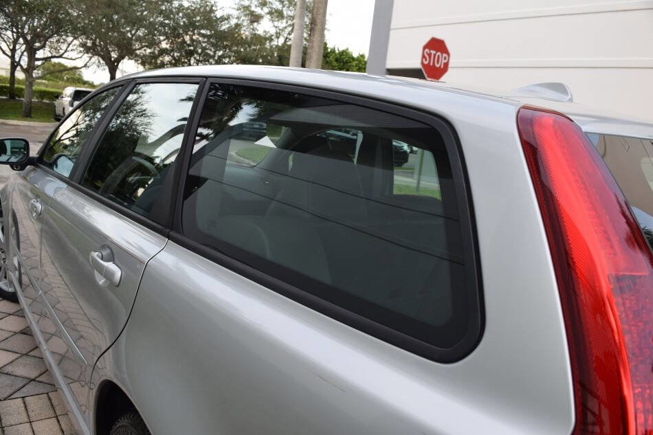 Used 2011 Volvo V50 T5 image 33