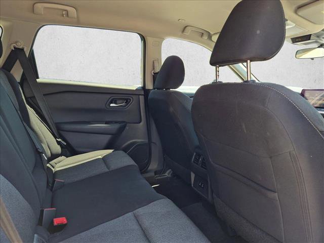 Used 2024 Nissan Rogue SV FWD image 21