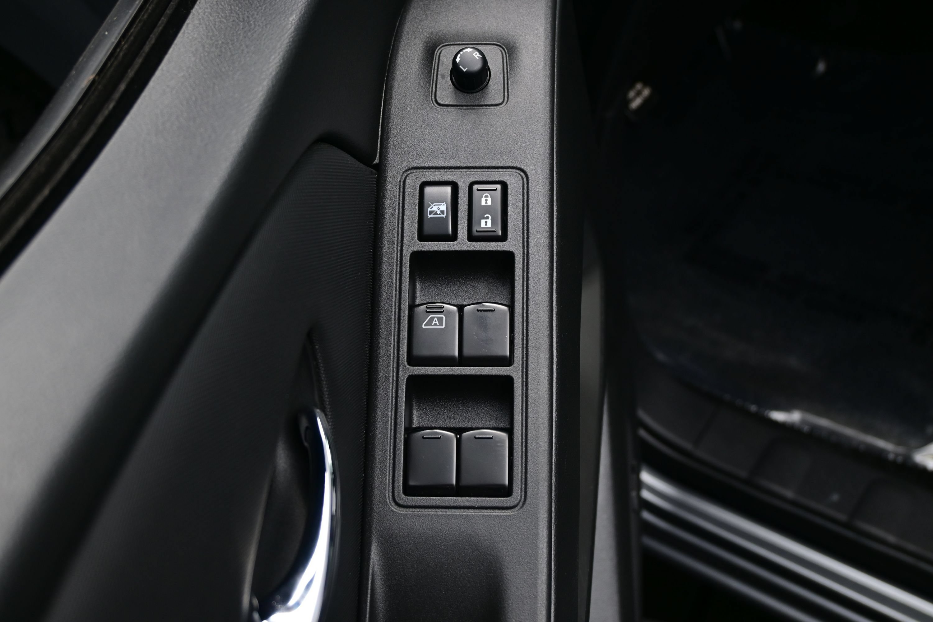 Used 2024 Nissan Frontier SV w/ Technology Package RWD image 10