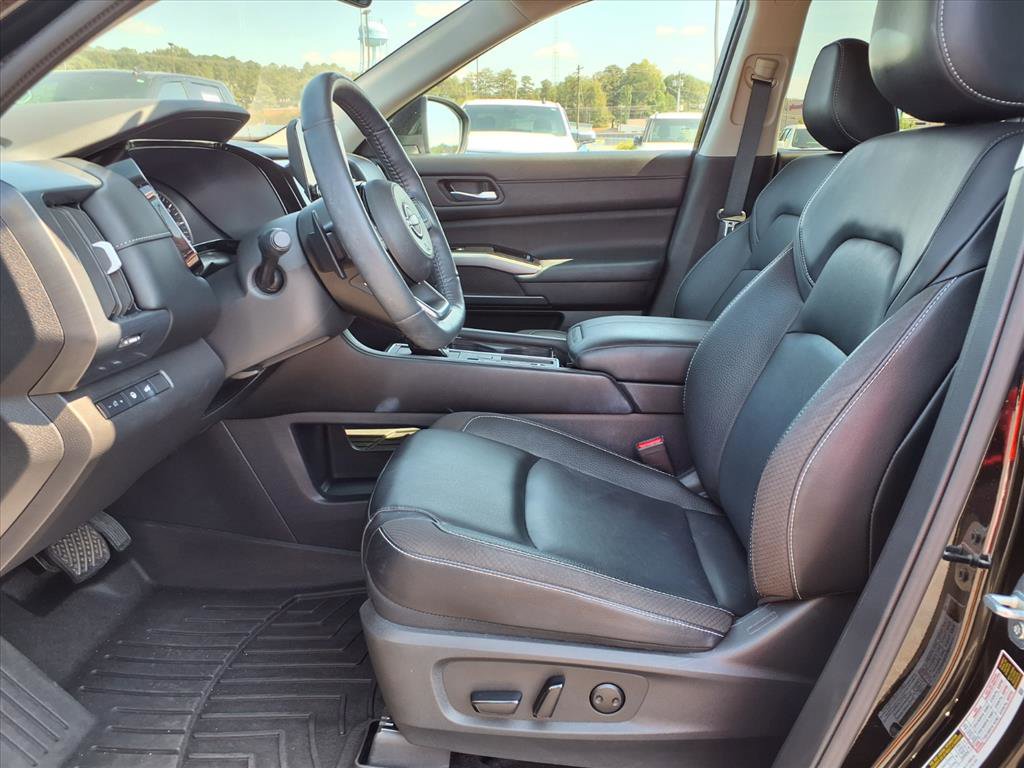 Used 2024 Nissan Pathfinder SL w/ Cargo Package image 3