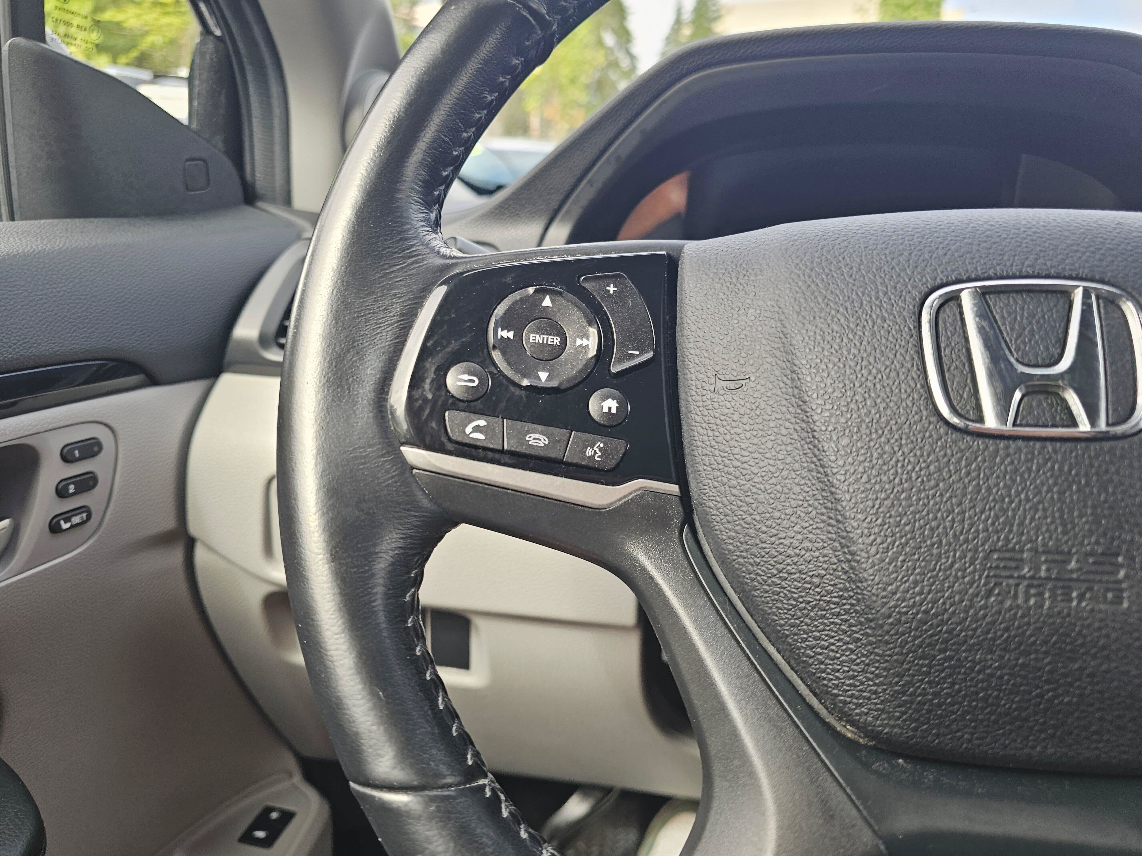 Used 2020 Honda Pilot Touring image 32