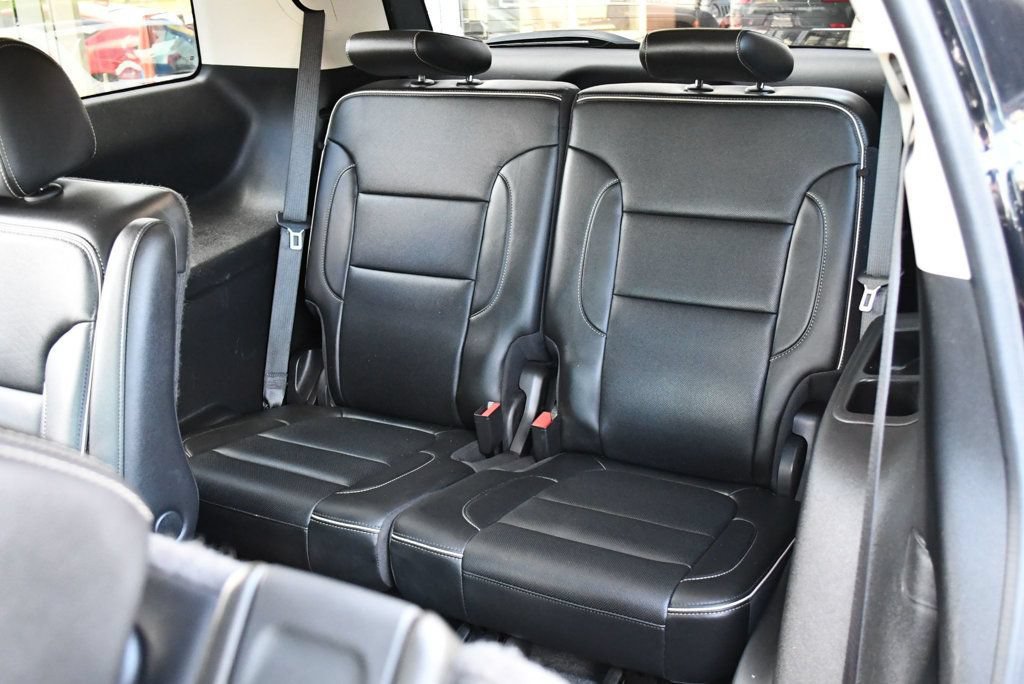 Used 2021 GMC Acadia Denali w/ Denali Technology Package FWD image 16